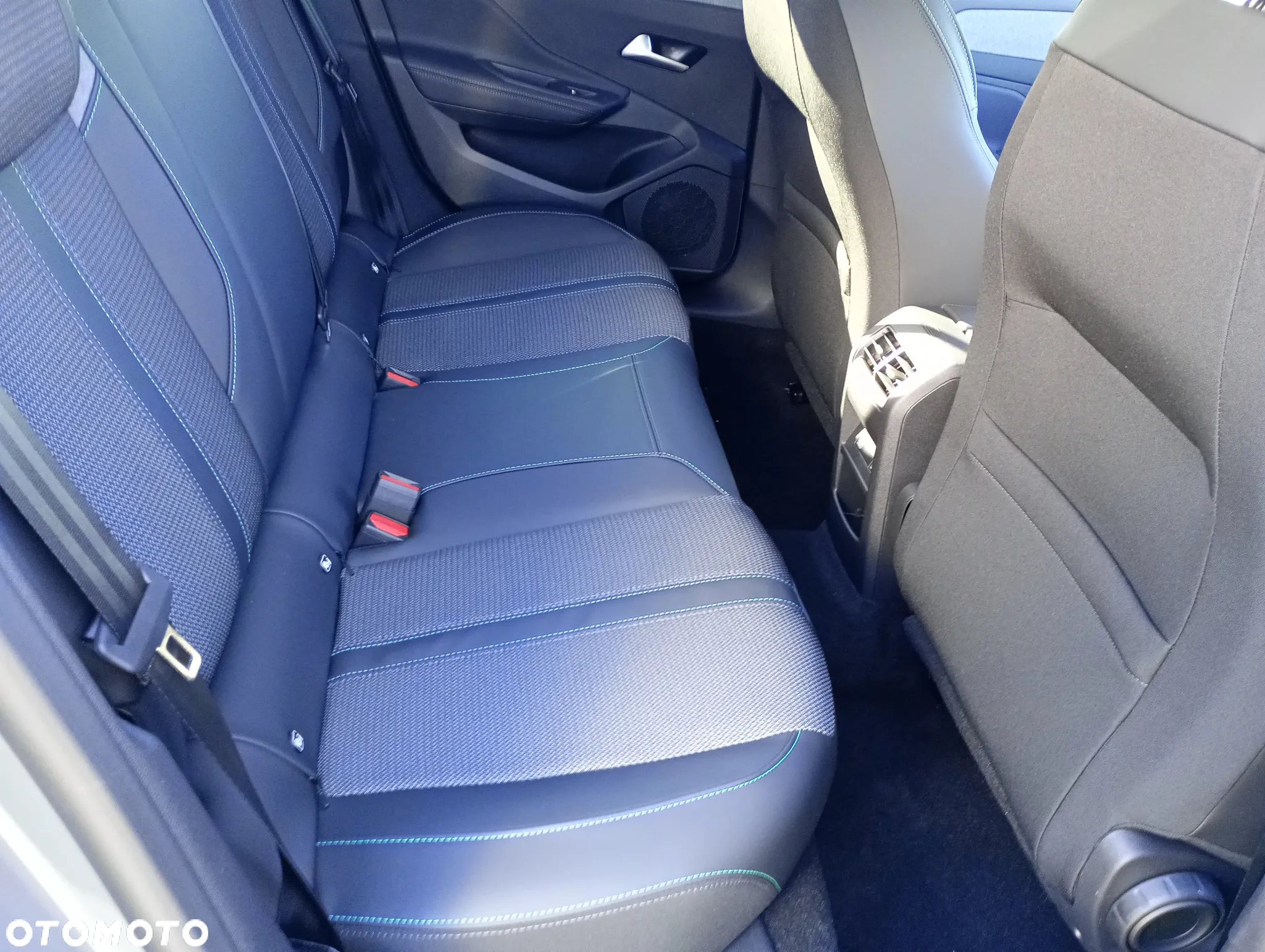 Peugeot 308 1.2 mHEV Allure S&S e-DCS6 - 7