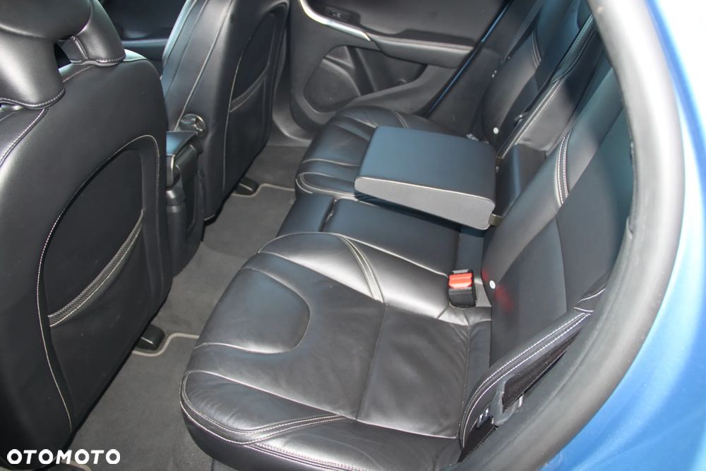 Volvo V40 D2 Drive-E R-Design Momentum - 11