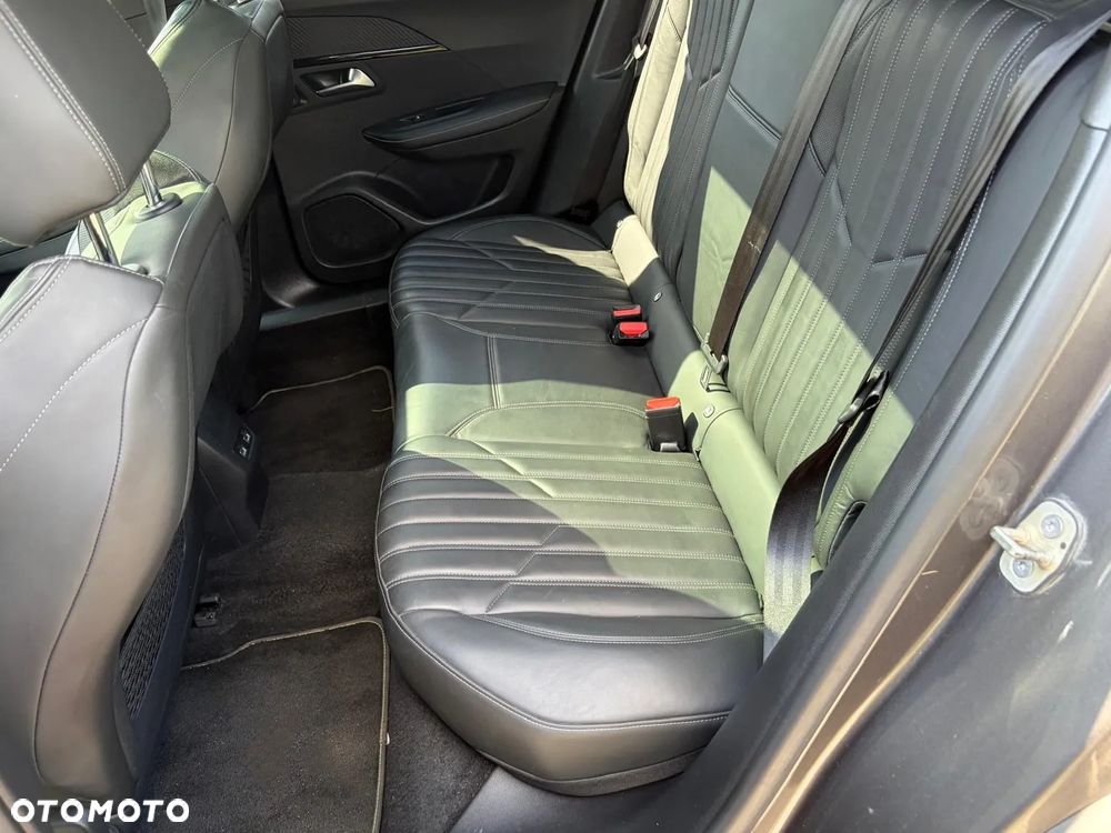 Peugeot 2008 PureTech 155 EAT8 GT - 16