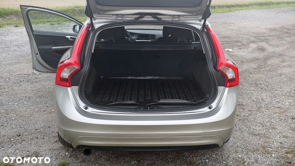 Volvo V60 D2 Momentum - 9