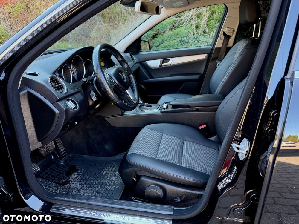 Mercedes-Benz Klasa C 180 CGI Automatik BlueEFFICIENCY Avantgarde - 11