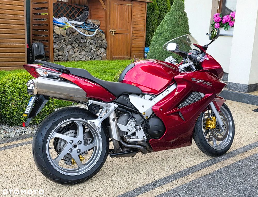 Honda VFR - 3