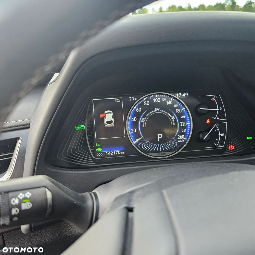 Lexus UX - 4