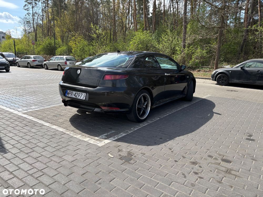 Alfa Romeo GT 2.0 JTS Distinctive - 6