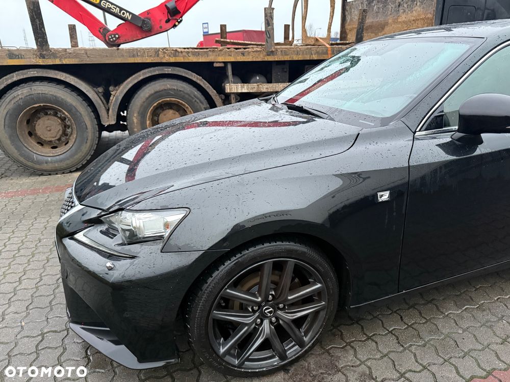 Lexus IS 300h F Sport - 11