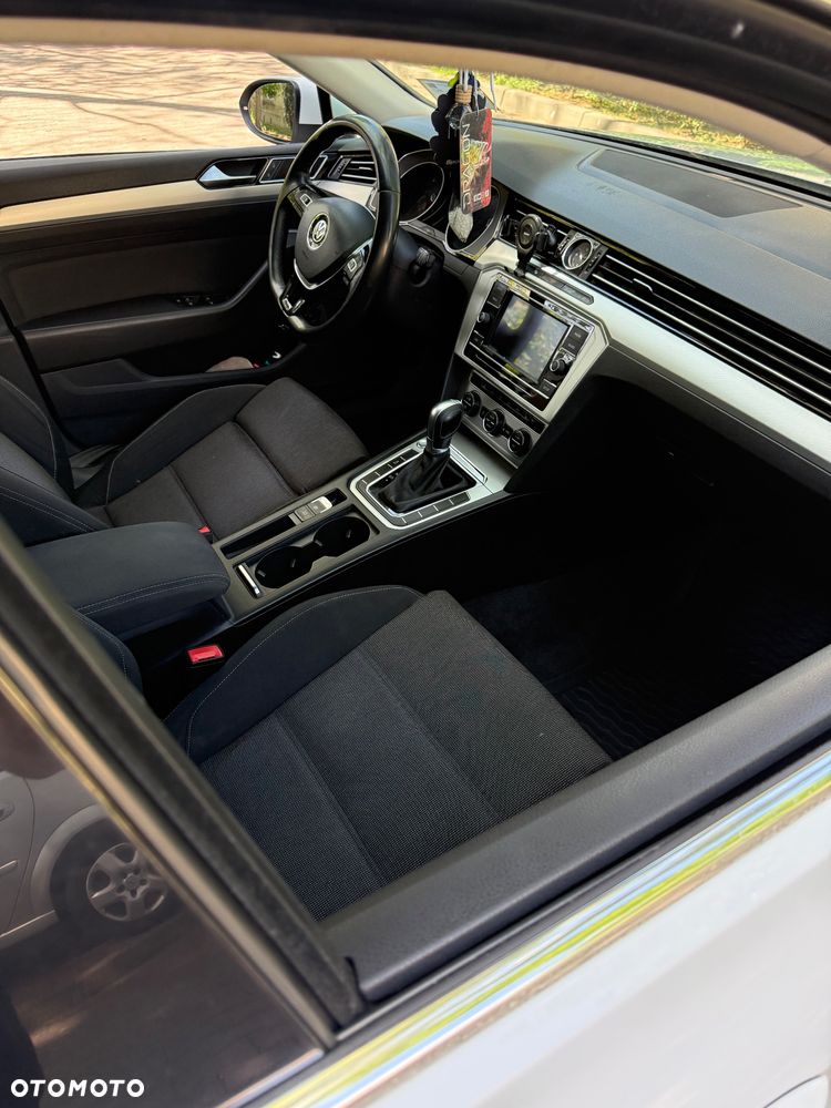 Volkswagen Passat - 11