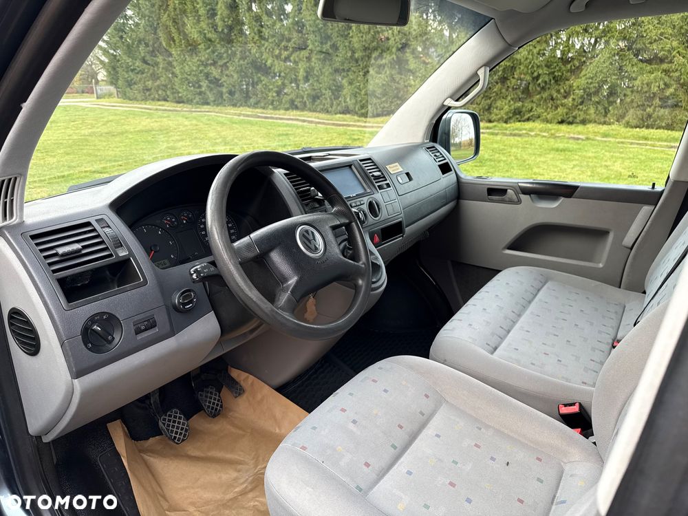 Volkswagen Caravelle - 10