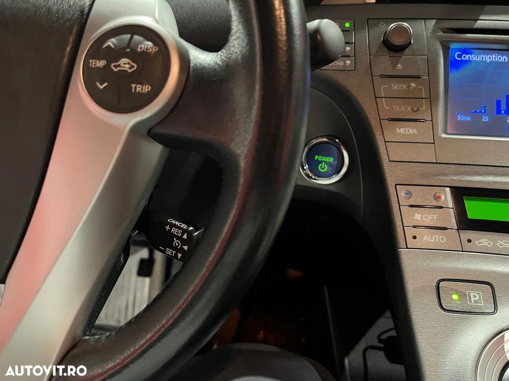 Toyota Prius Plug-in (Hybrid) Life - 23