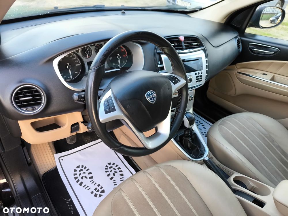 Lancia Delta 1.6 MultiJet 16v Silver - 16