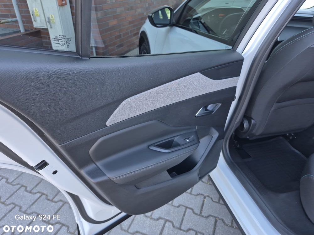 Peugeot 408 HYBRID 145 e-DSC6 Allure - 37