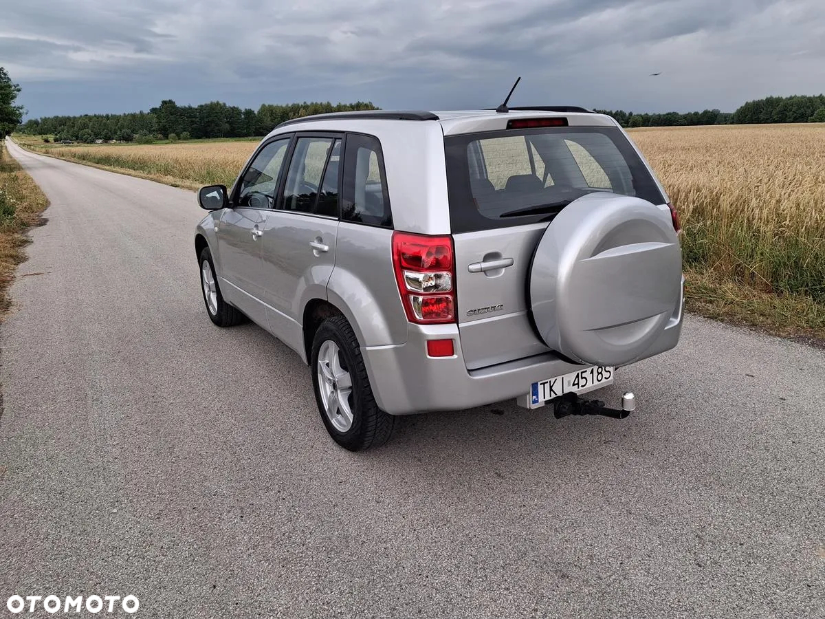Suzuki Grand Vitara 2.0 Comfort + - 10
