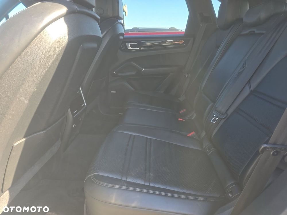 Porsche Cayenne - 18