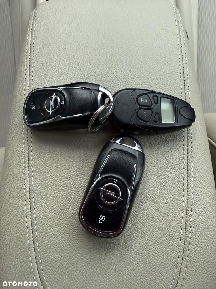 Opel Insignia - 35