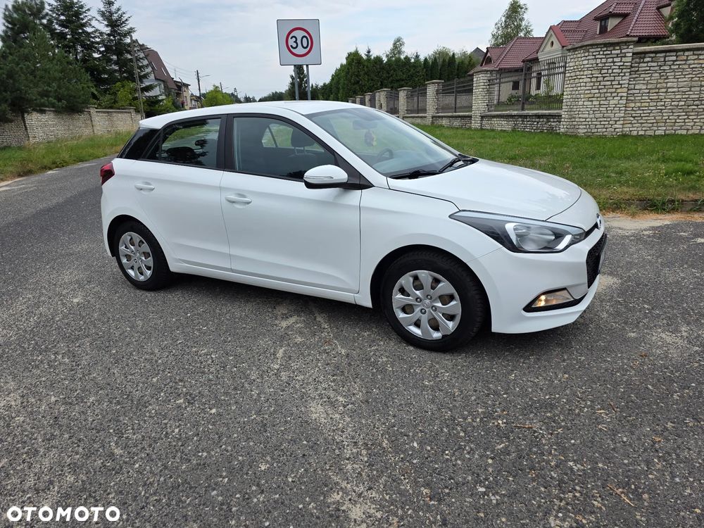 Hyundai i20 blue 1.2 Trend - 17