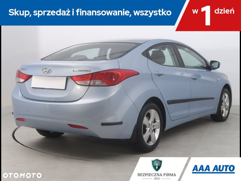 Hyundai Elantra - 6