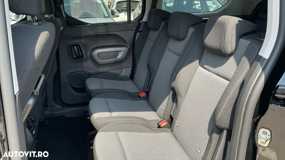 Toyota Proace 136 CP 50 kWh L2 6+1 Family+ - 12