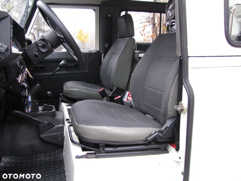 Land Rover Defender - 33