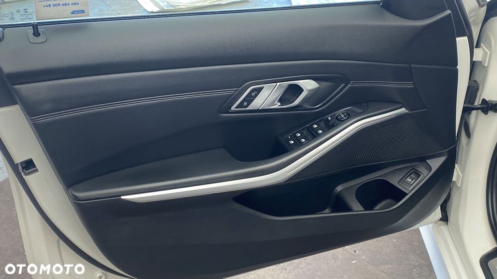 BMW Seria 3 320i Sport Line - 14