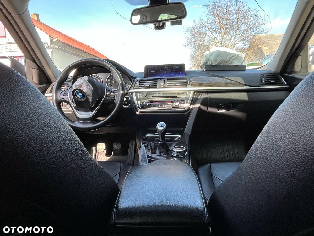 BMW Seria 3 318d xDrive M Sport - 15