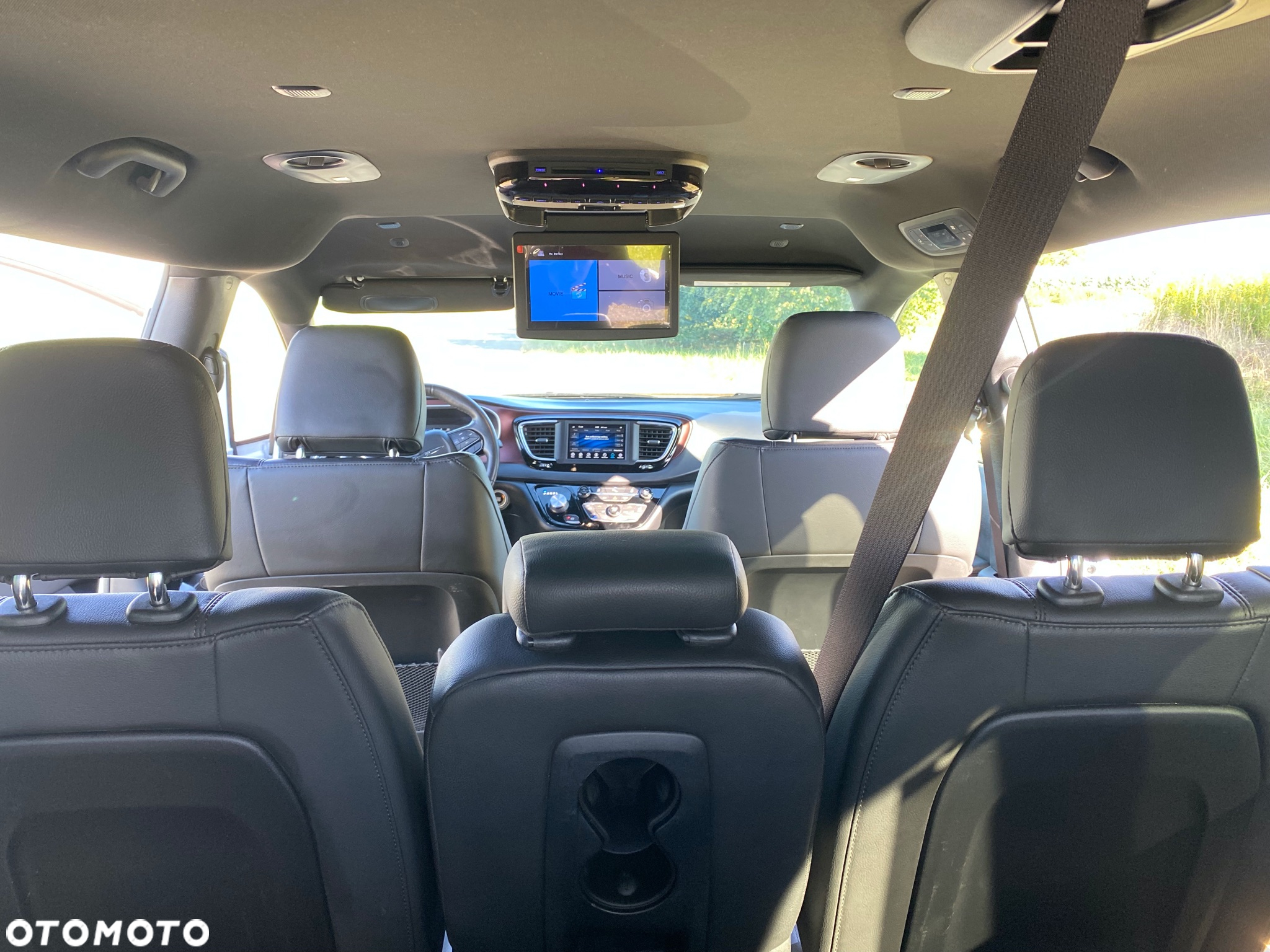 Chrysler Pacifica - 16