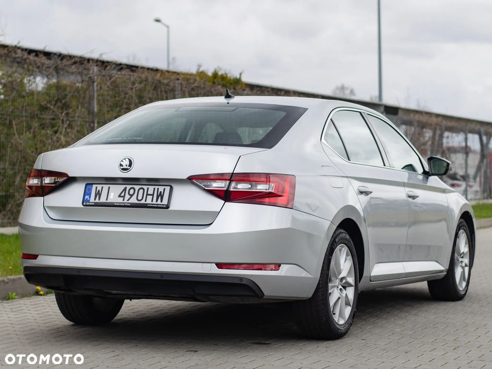 Skoda Superb 2.0 TDI Ambition - 4