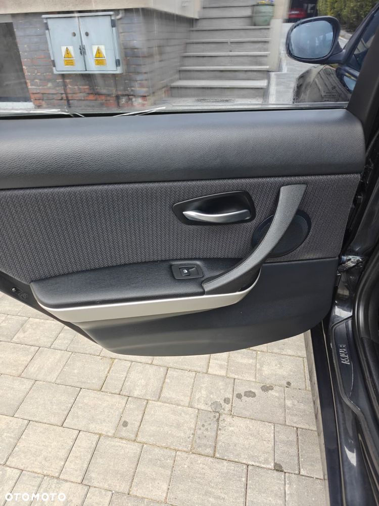 BMW Seria 3 318d DPF - 9