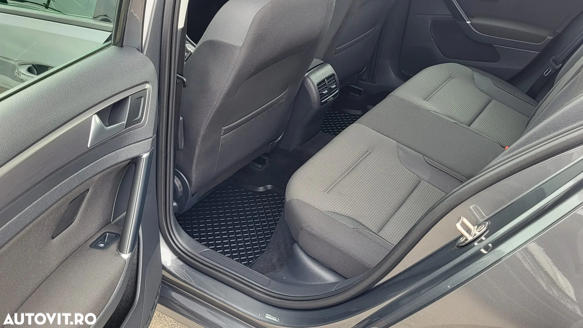 Volkswagen e-Golf - 8