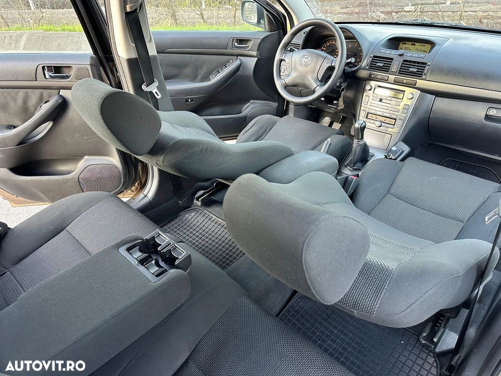 Toyota Avensis 2.0 D-4D Combi Executive - 8