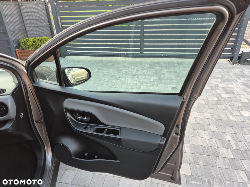 Toyota Yaris 1.33 VVT-i Lounge - 14