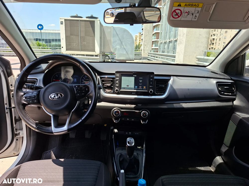 Kia Stonic 1.6 DSL HP Urban - 11