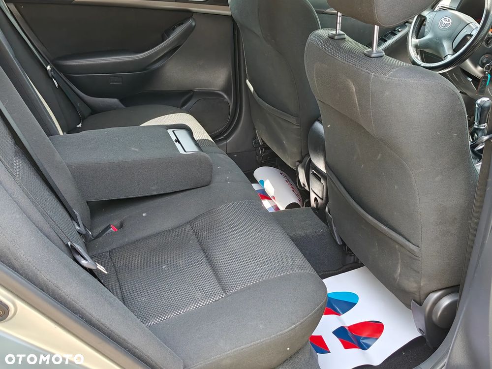 Toyota Avensis 2.0 VVT-i Executive - 8