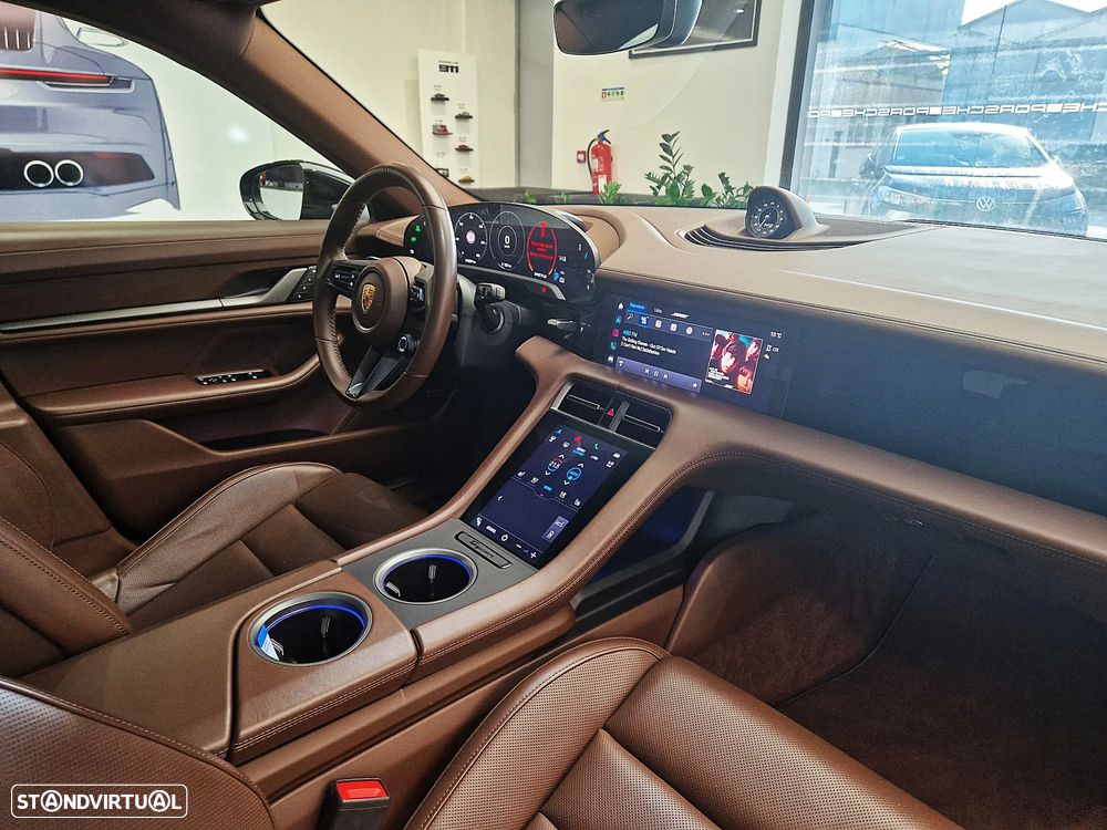 Porsche Taycan Cross Turismo 4S - 27