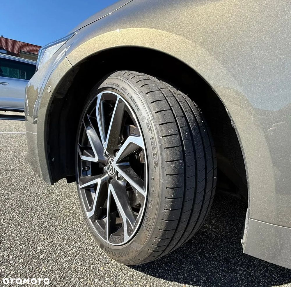 Toyota Corolla 2.0 Hybrid Executive - 20