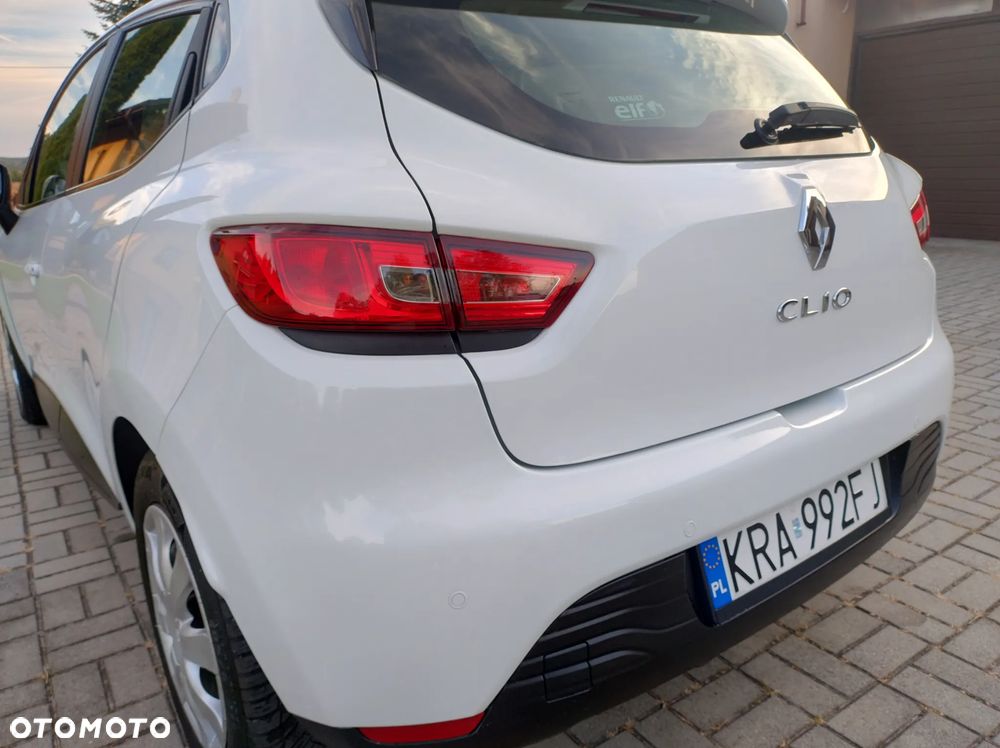 Renault Clio 1.2 16V 75 Life - 11