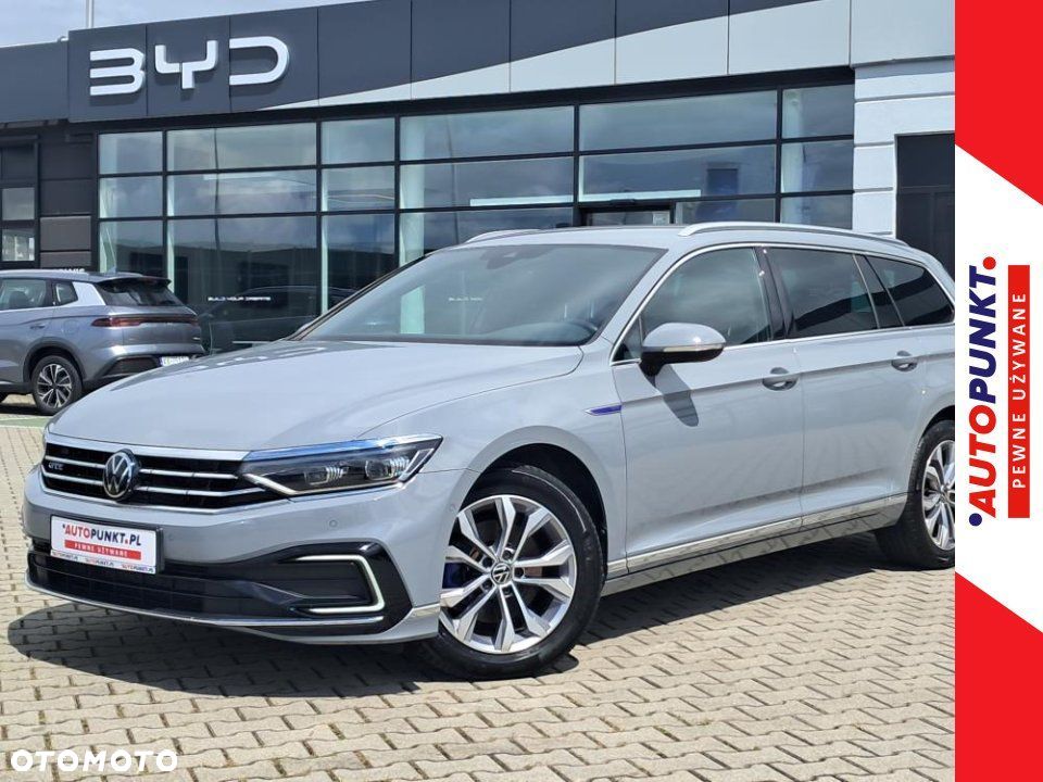Volkswagen Passat - 1