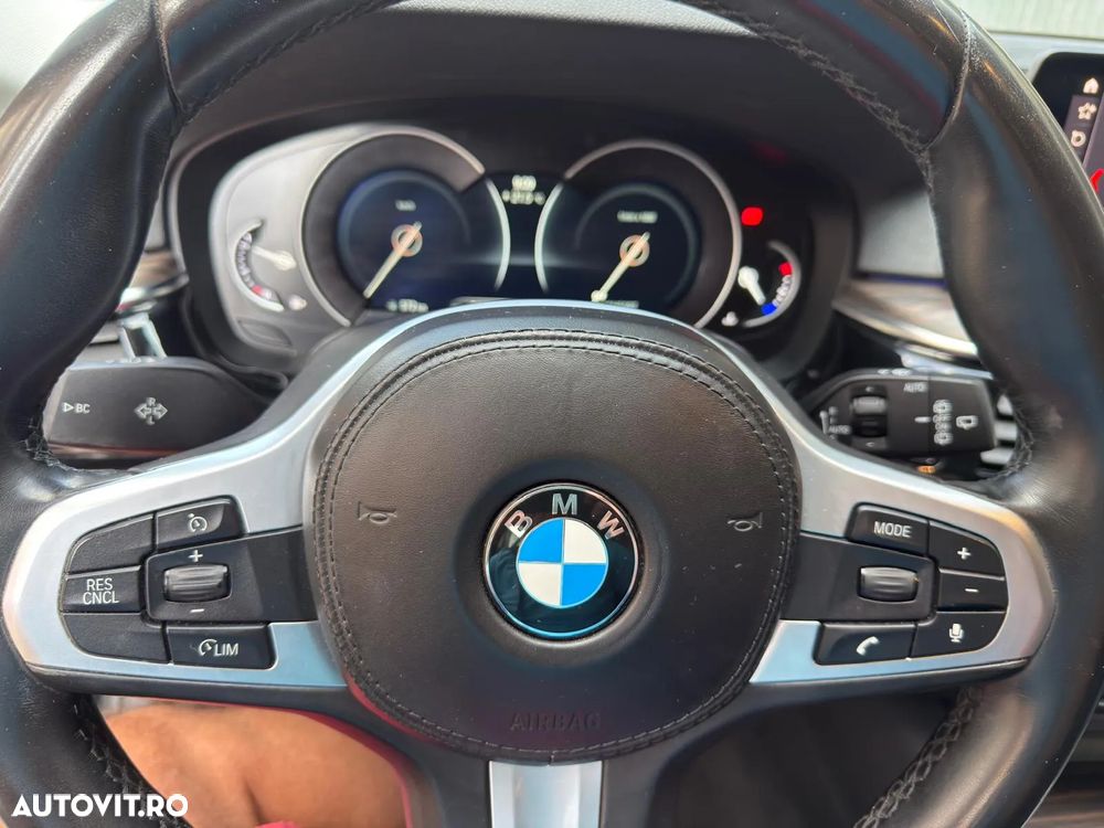 BMW Seria 5 530i xDrive Touring Aut. Luxury Line - 30