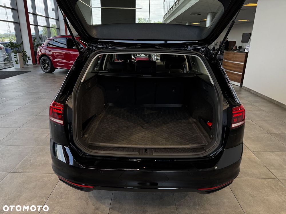 Volkswagen Passat - 13