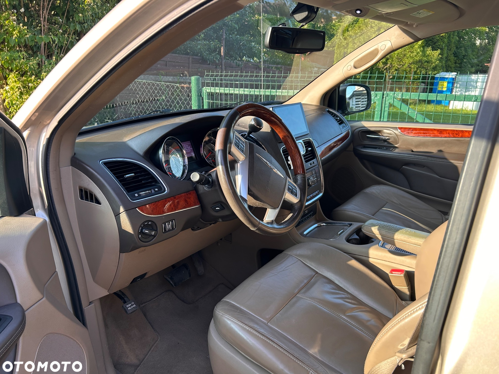 Chrysler Town & Country 3.6 Limited - 10