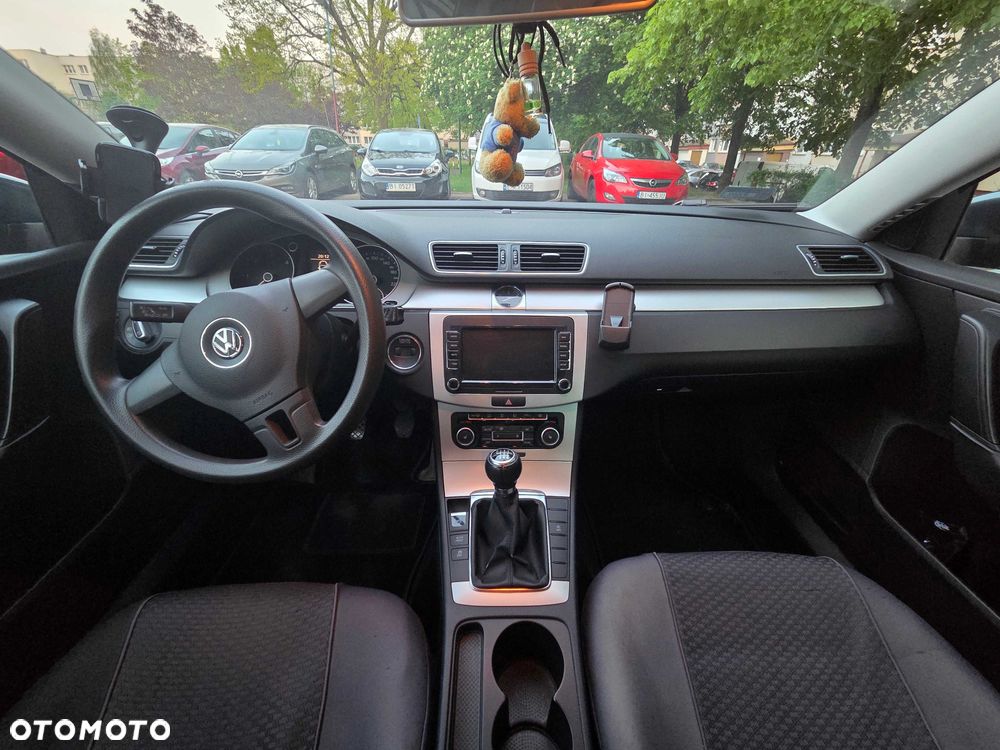 Volkswagen Passat - 8