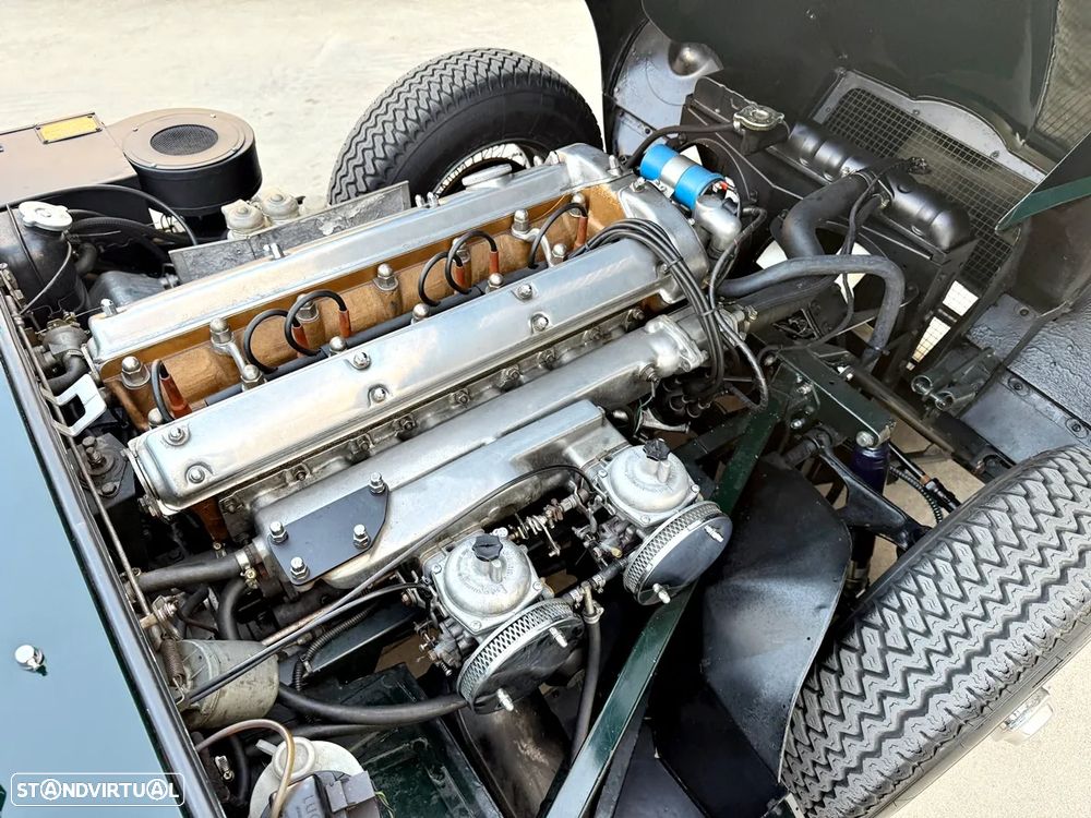 Jaguar E-Type - 30
