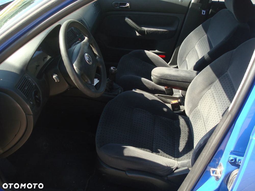 Volkswagen Golf 1.6 Tour Edition - 25