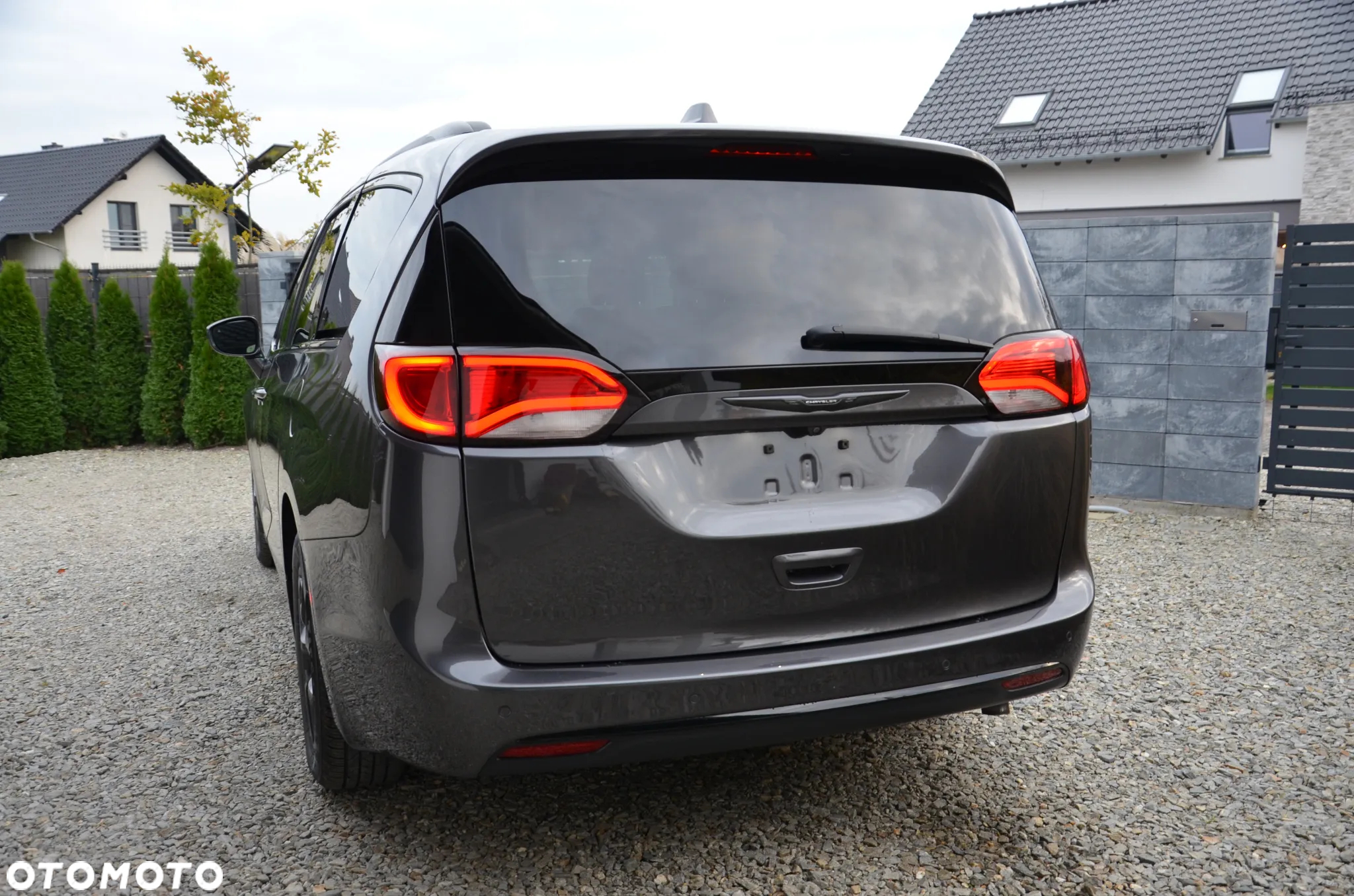 Chrysler Pacifica - 33