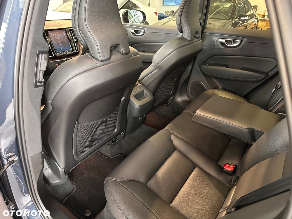 Volvo XC 60 B6 B AWD Ultimate Dark - 8