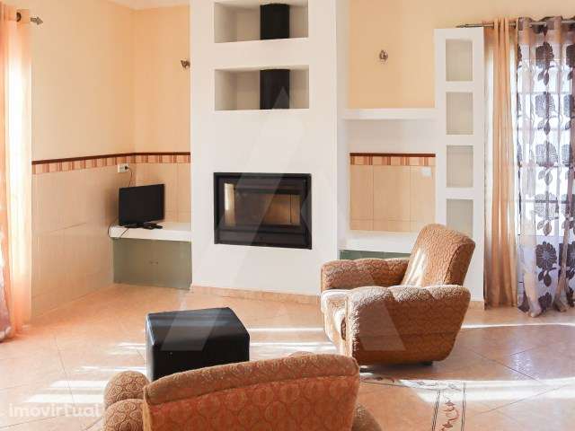 Andar de Moradia T2, parcialmente mobilado e semi equipado em Requeixo - Grande imagem: 3/25