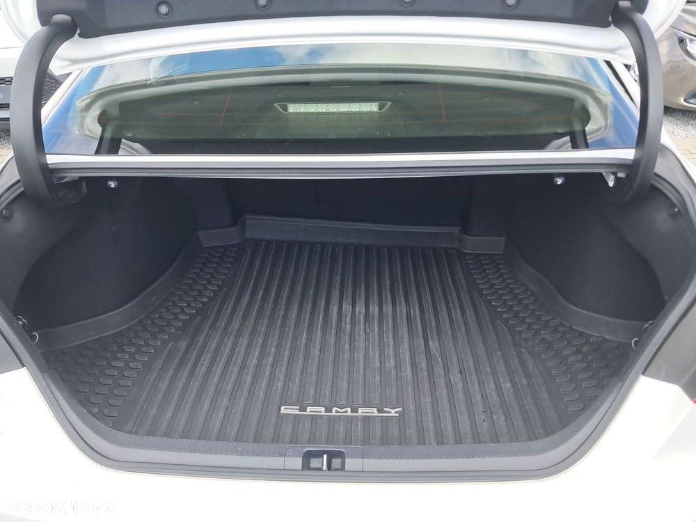 Toyota Camry 2.5 Hybrid Comfort CVT - 18