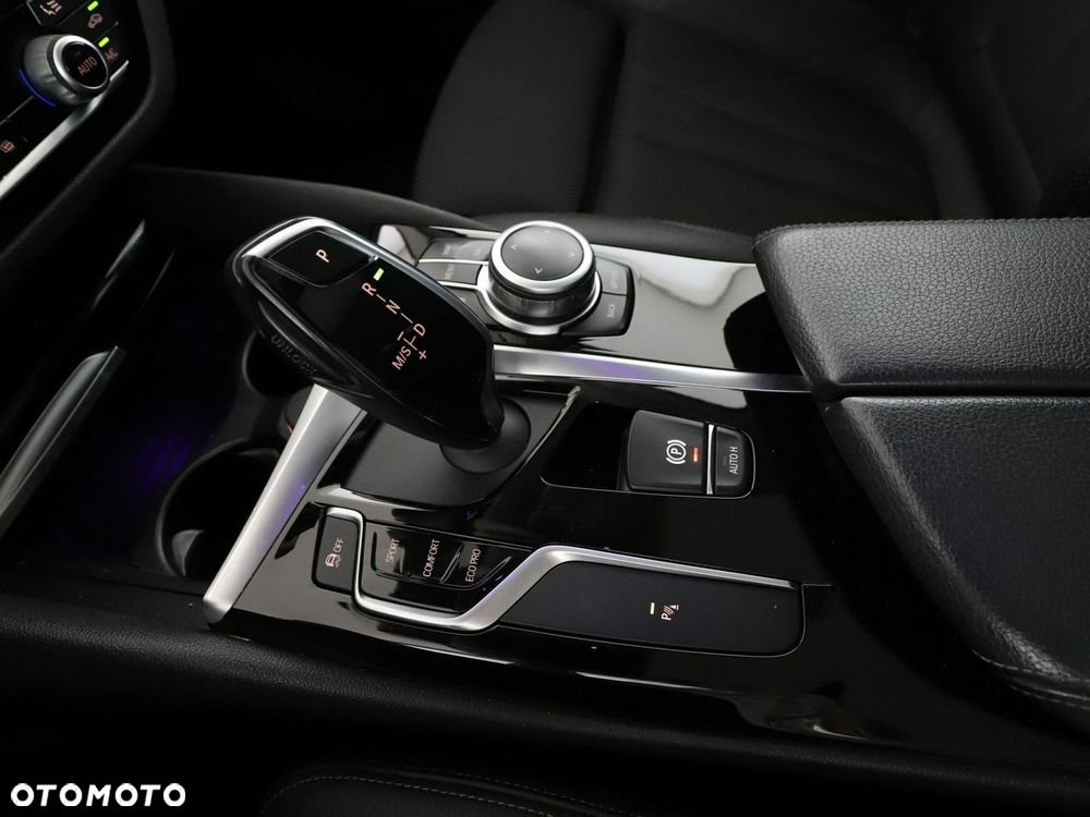 BMW Seria 5 520d Sport Line - 30