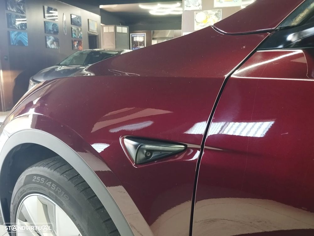 Tesla Model Y Long-Range RWD — fotografia 6