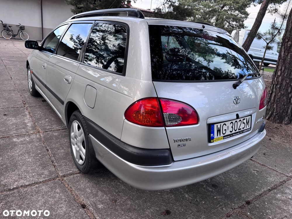 Toyota Avensis - 10
