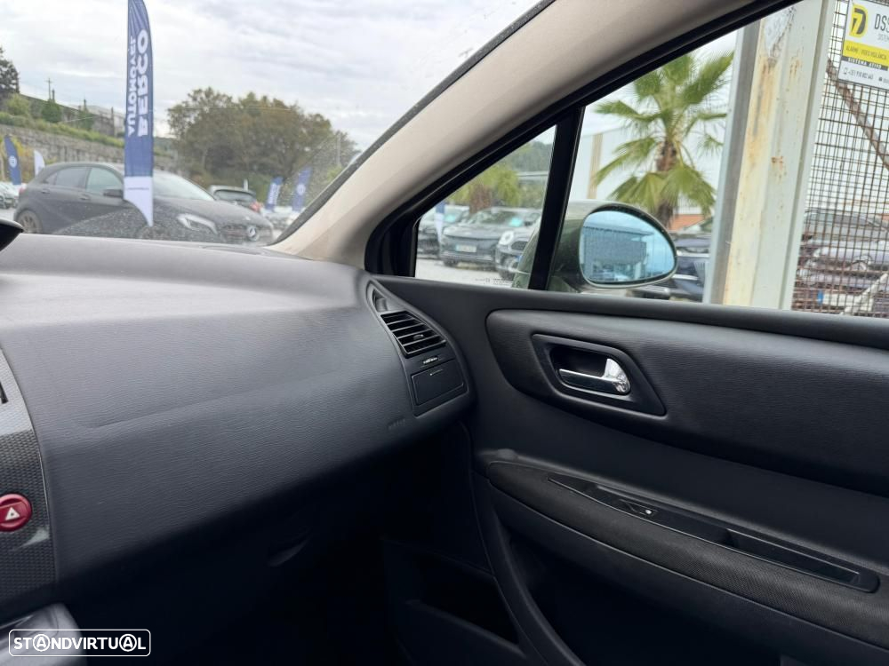 Citroën C4 Coupé 1.6 HDi 110 VTR Pack - 18