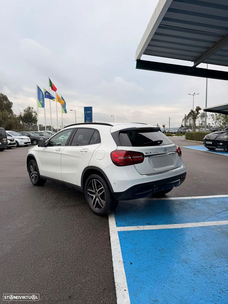 Mercedes-Benz GLA 180 - 4